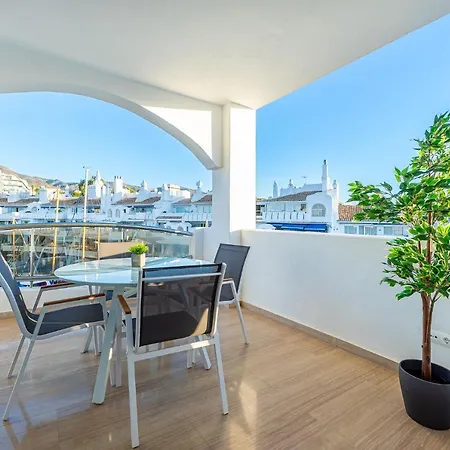 Апартаменты Atico Puerto Marina First Island With Sea Views And Rooftop Pool